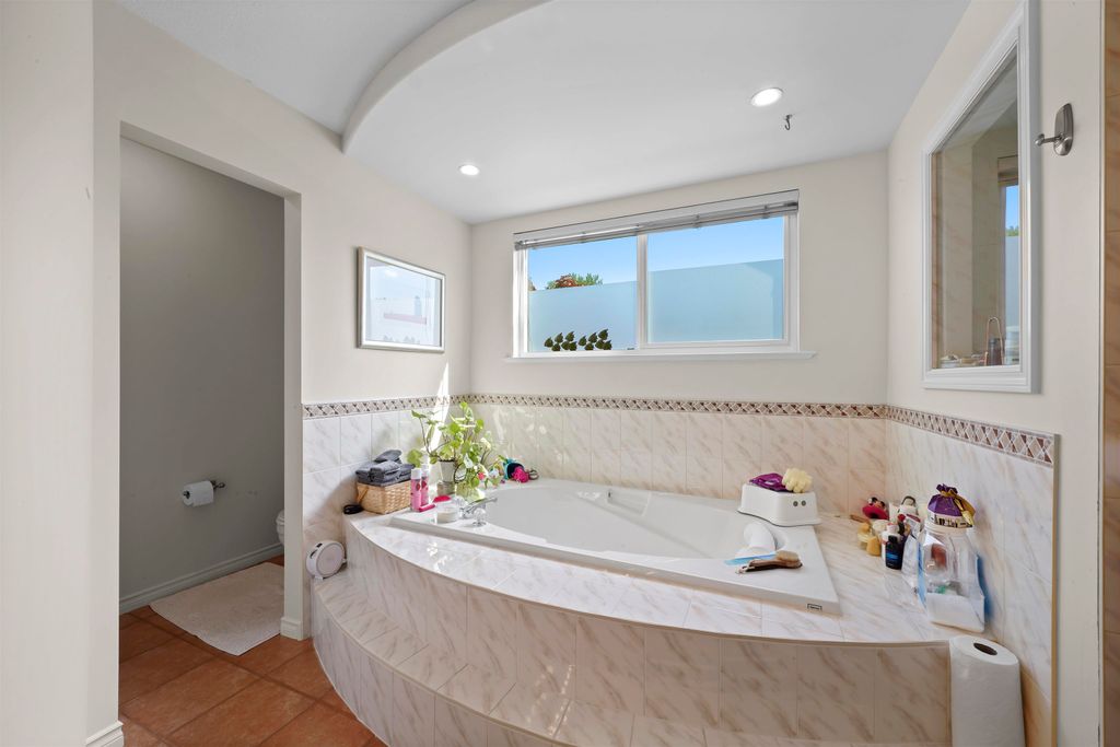 listing image 1102329212302432217