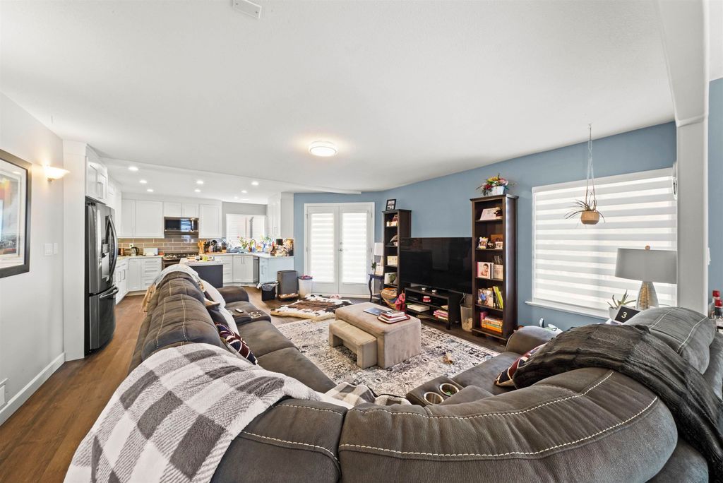 listing image 1104916466864709254