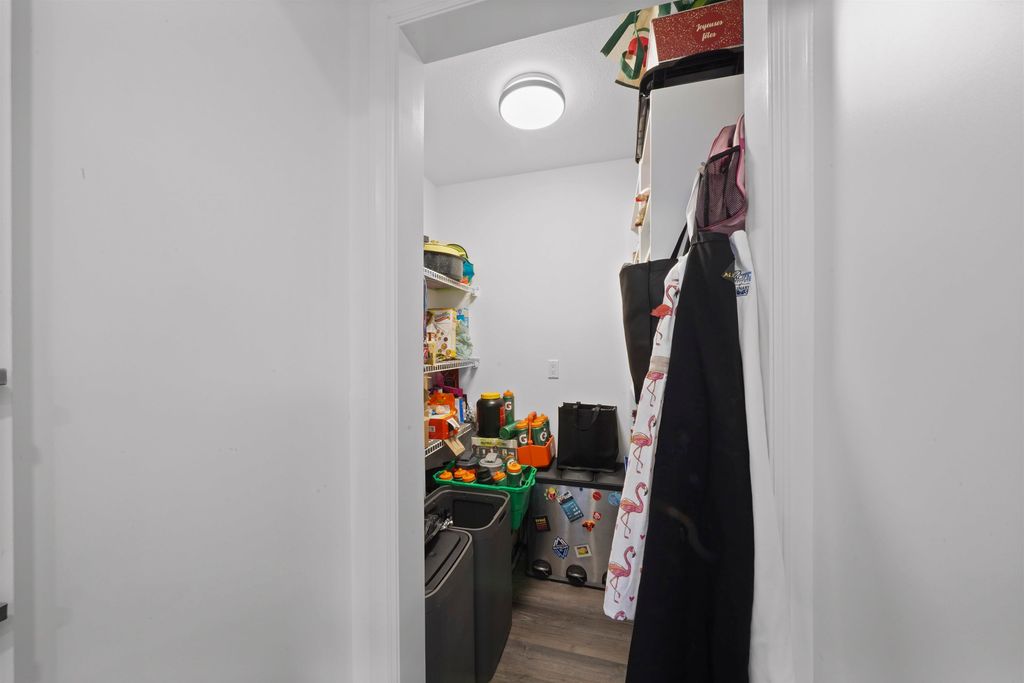 listing image 1105656612836435997