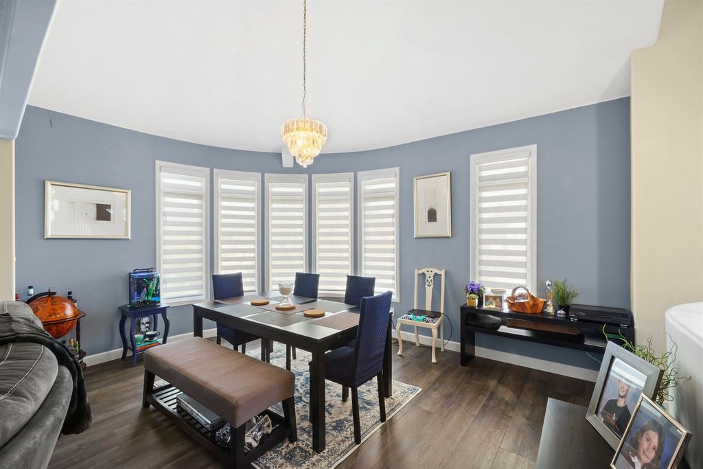 listing image 1105198847530460402
