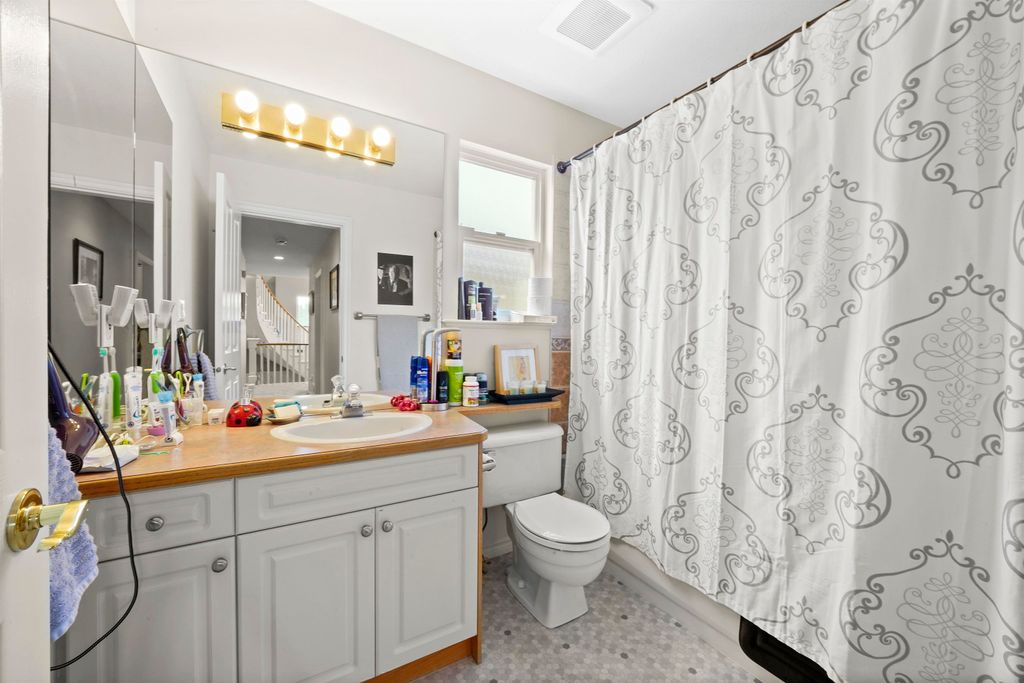 listing image 1104514217184262302