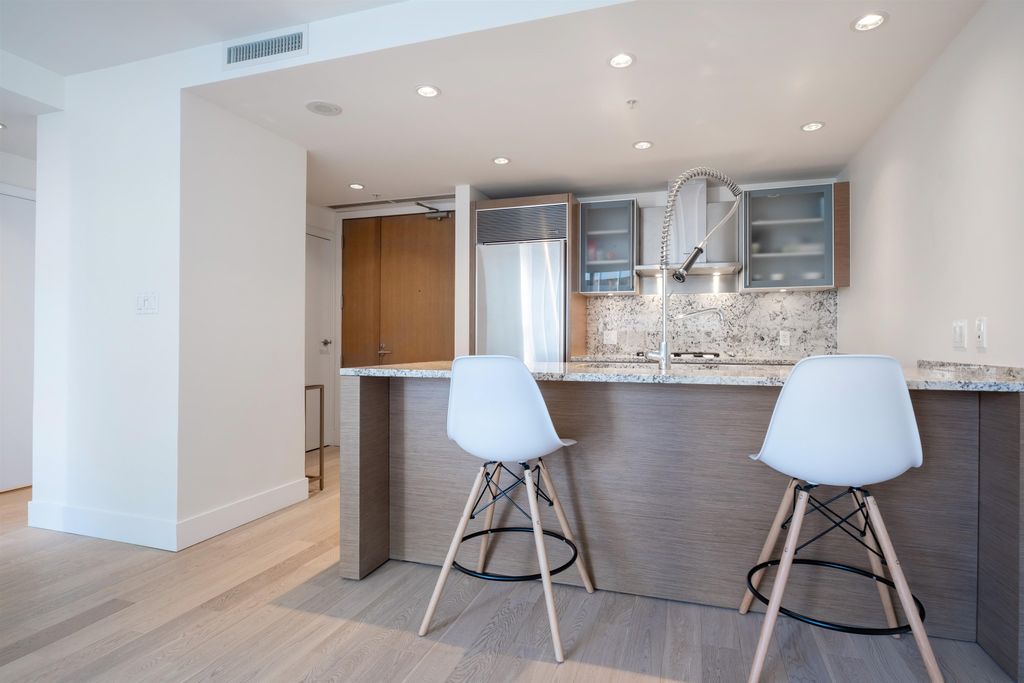 listing image 1107999149793855430