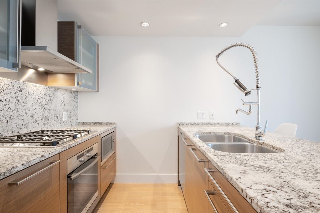 listing image 1107447787601564422