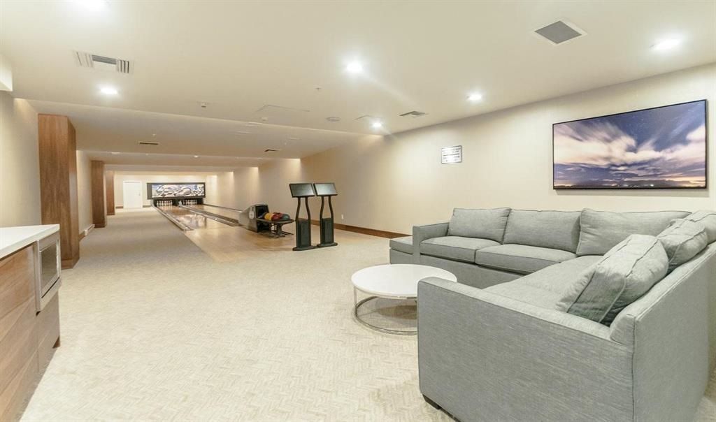 listing image 1100472174454255735