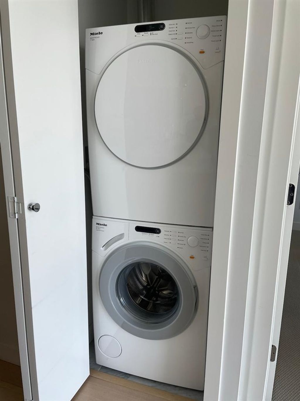 listing image 1109045512362588954