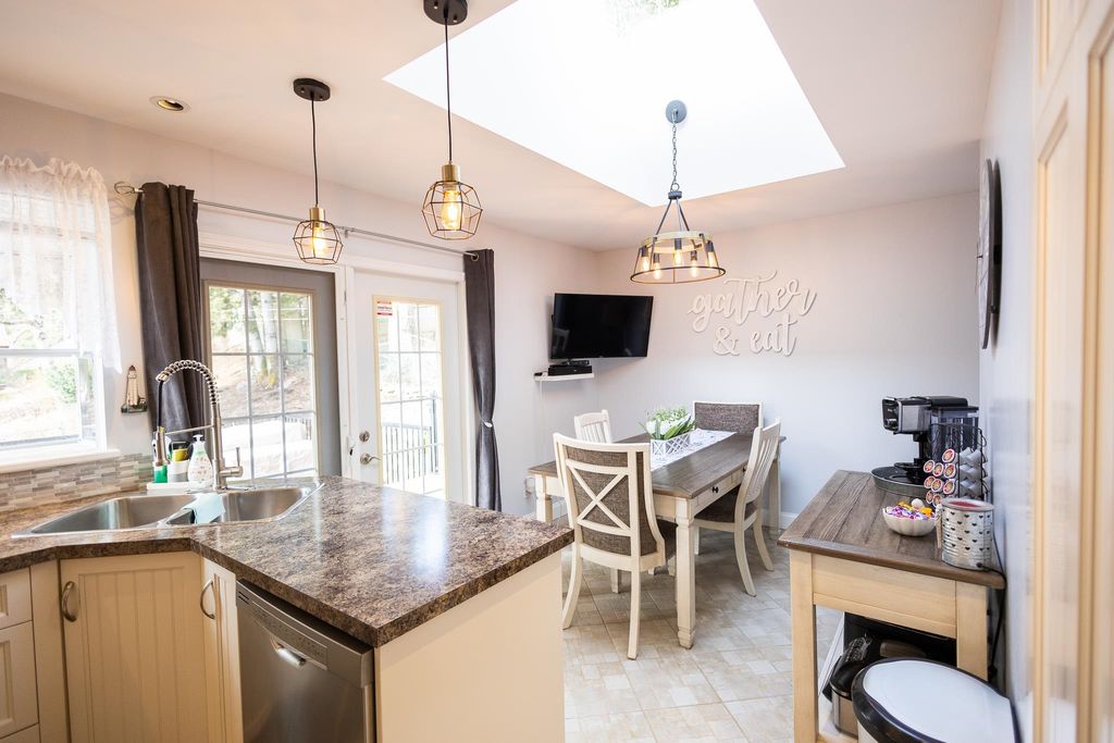 listing image 1103438655111032497