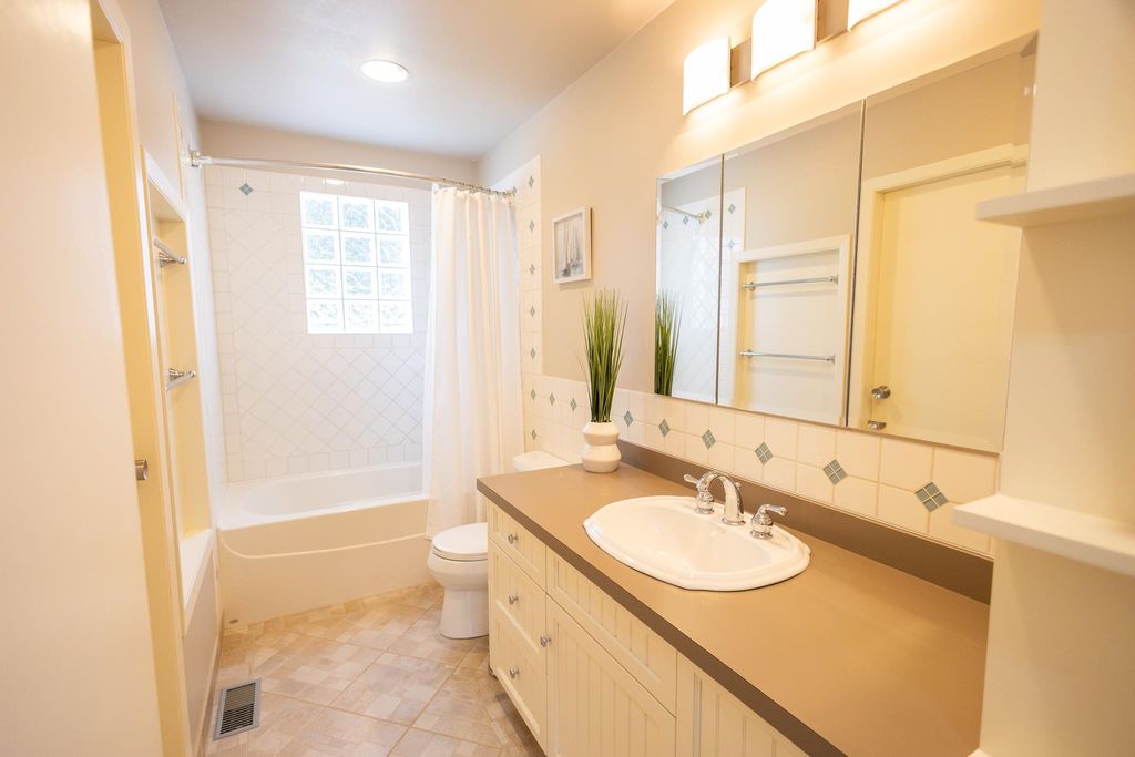 listing image 1108696842624897485