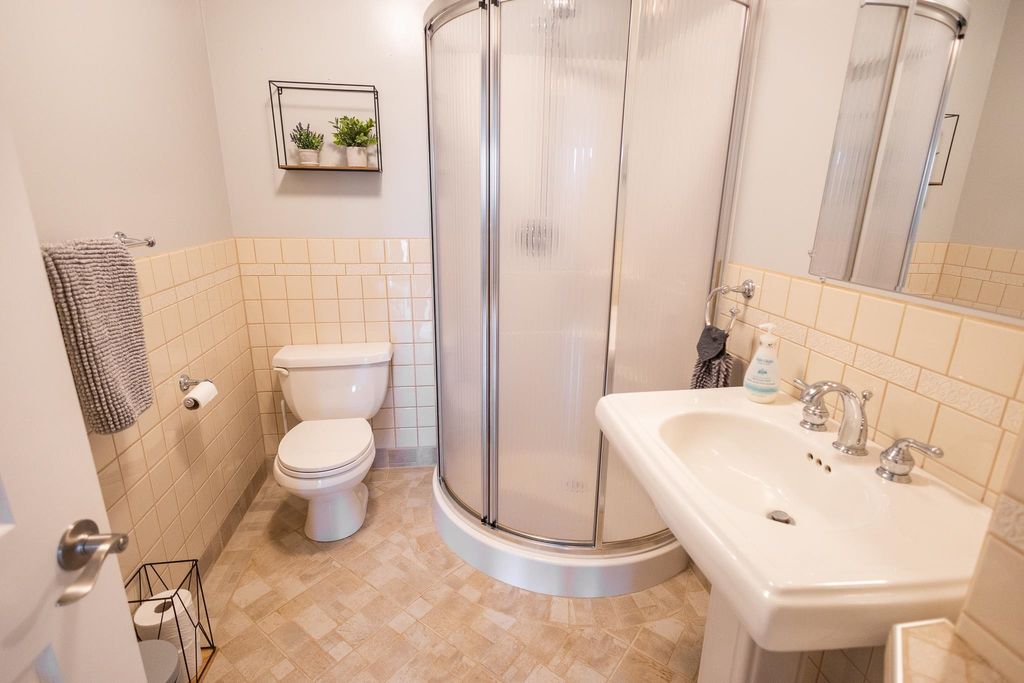 listing image 1101688074344301235