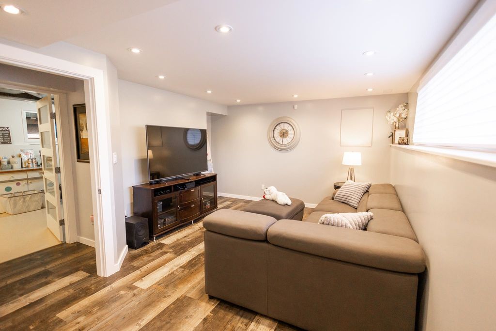 listing image 1101428515413289494