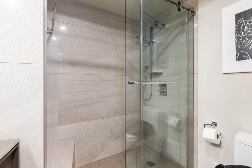 listing image 1108243950909452353