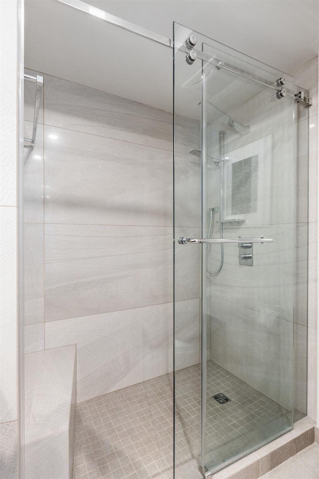 listing image 1102485715066088391