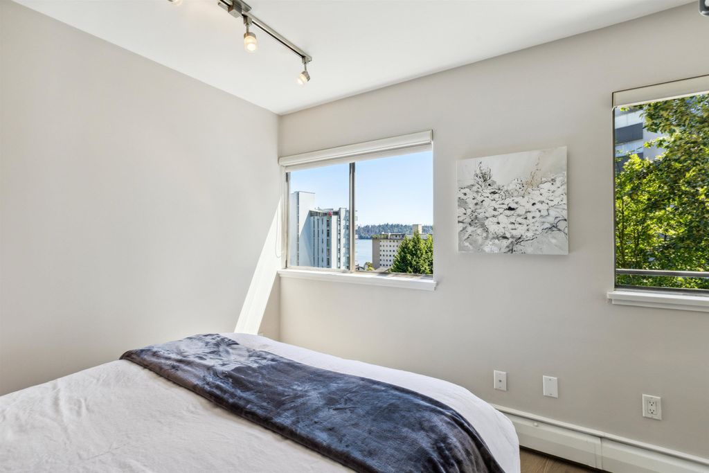 listing image 1102013105486398368