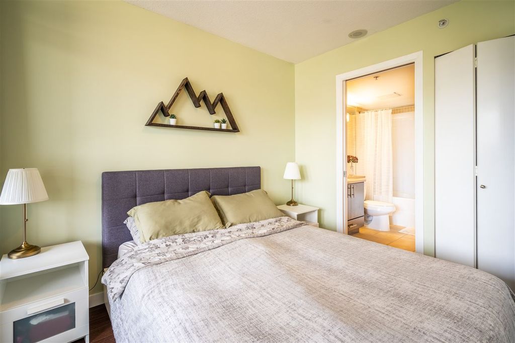 listing image 1100837536701539130