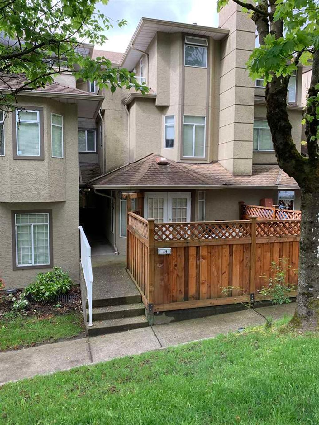 listing image 1106511335500684675