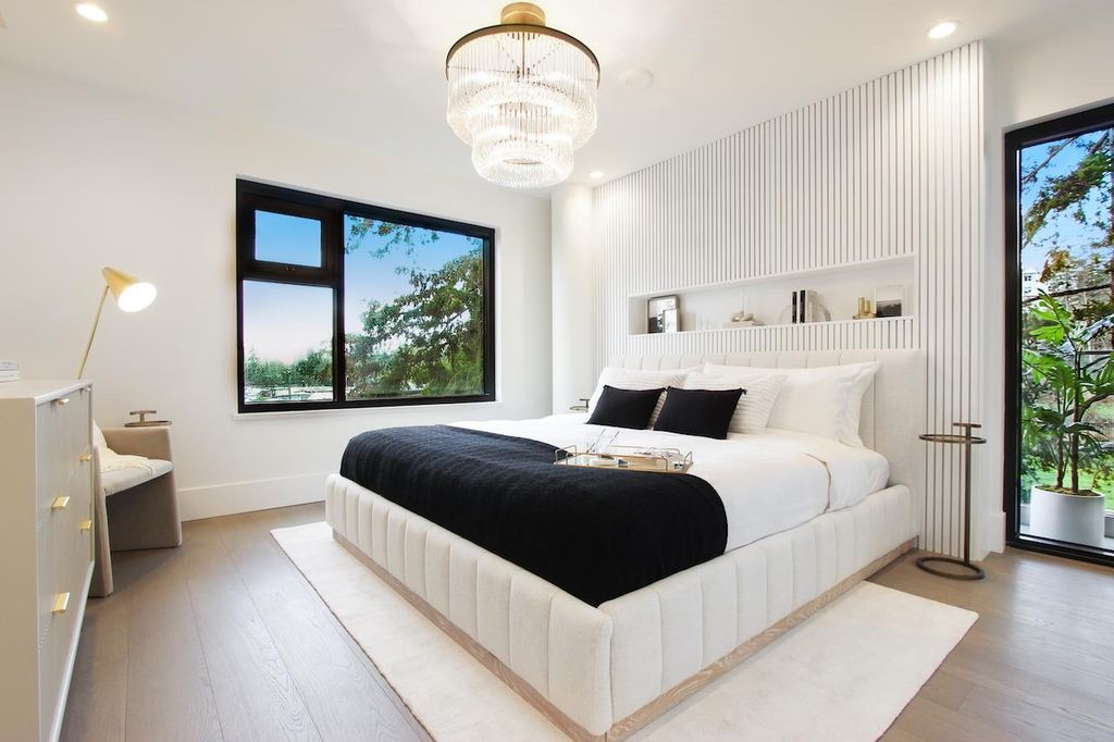 listing image 1102493402366999230