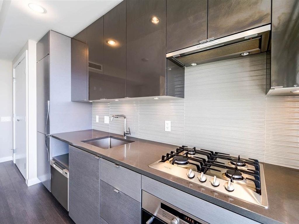 listing image 1100481815488352036