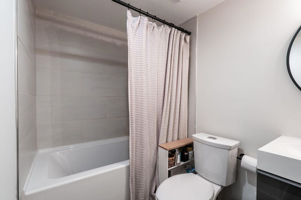 listing image 1103404681626178498