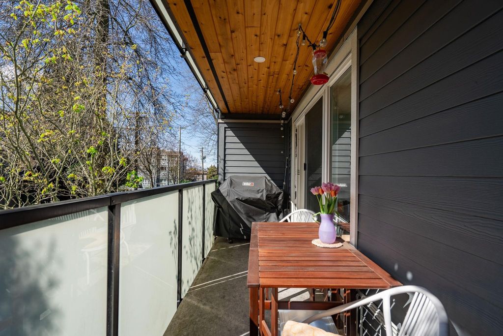 listing image 1103123182458255172