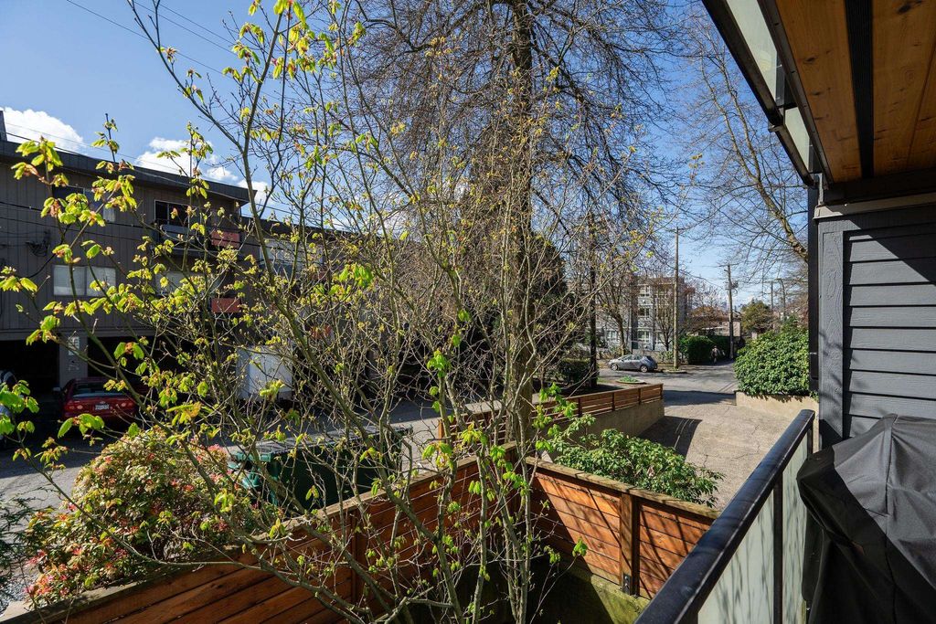 listing image 1105979235282370494