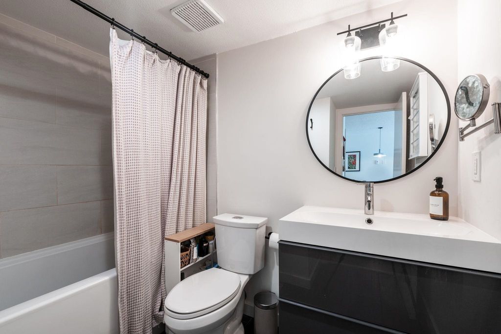 listing image 1107743137763316735