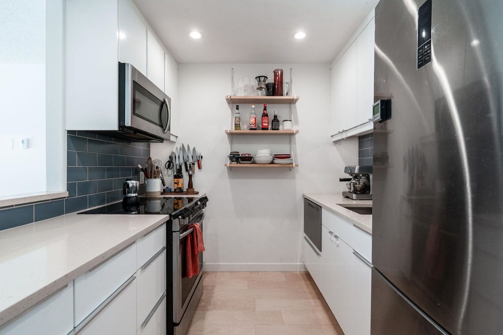 listing image 1103938312714869406