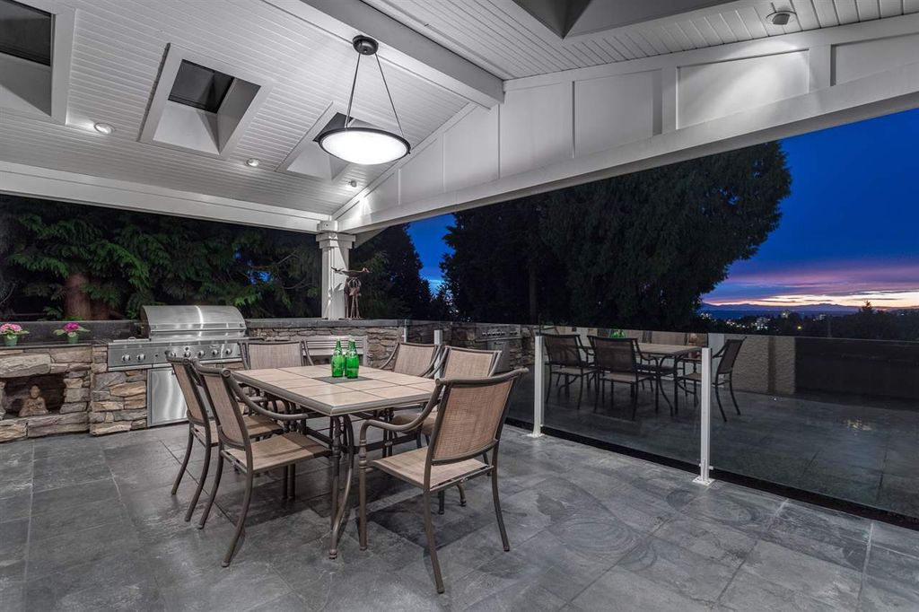 listing image 1102408847356165634