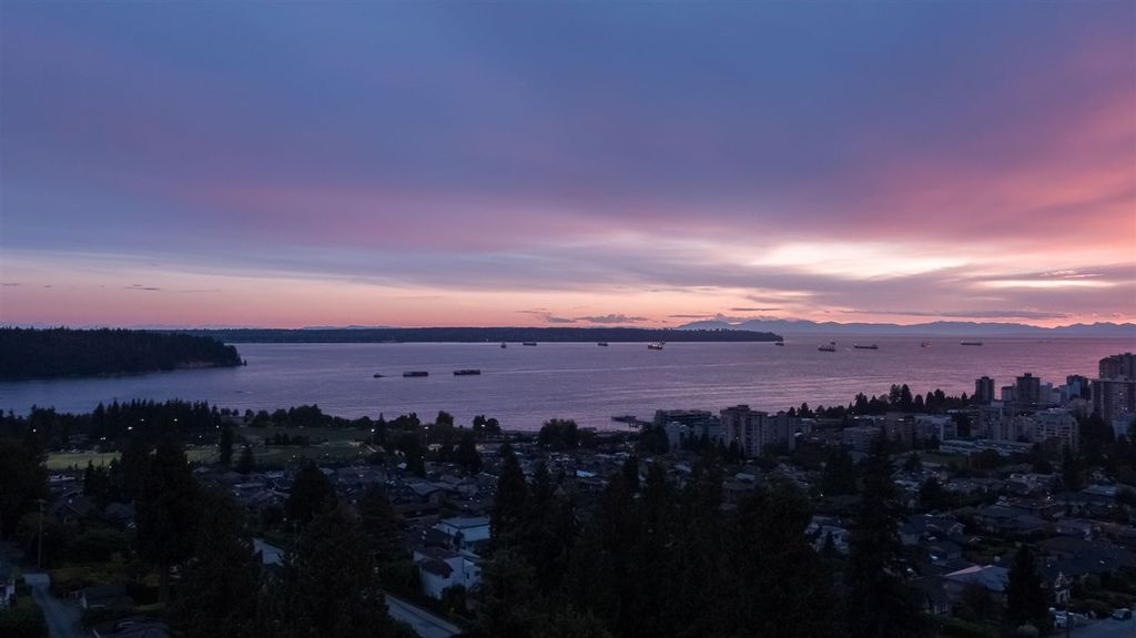 listing image 1103026554752876671