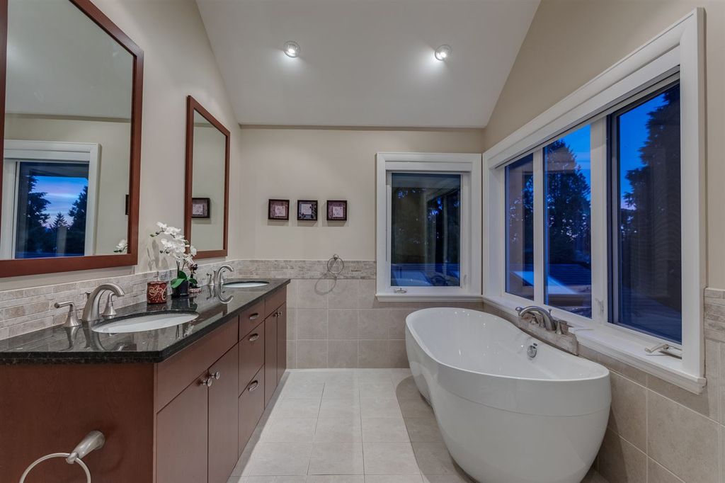 listing image 1106443199162901235