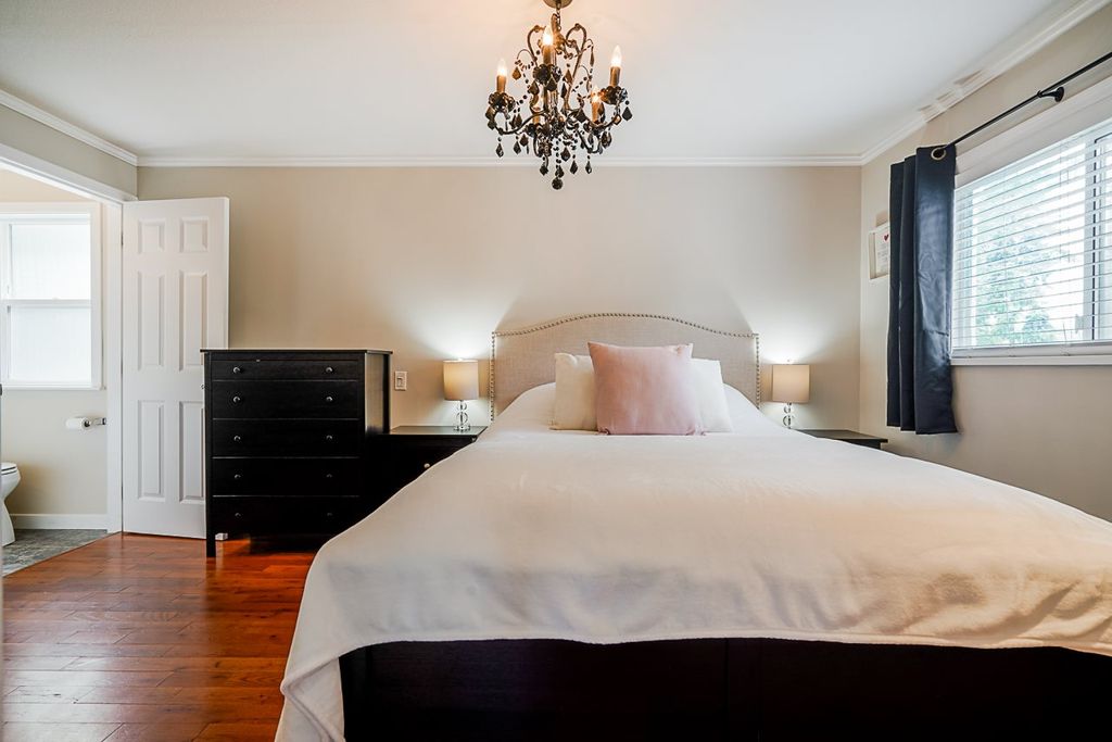listing image 1105082702479552394
