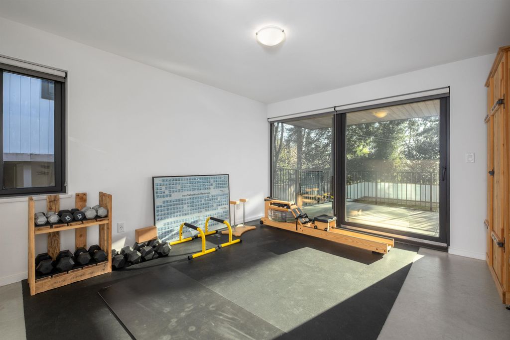 listing image 1108885541672487232