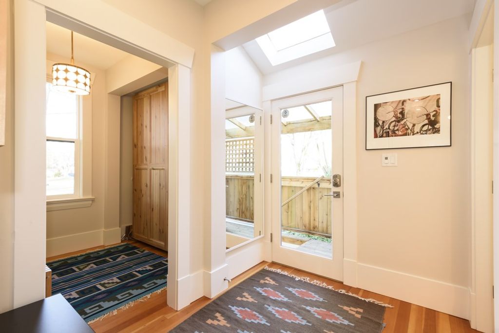 listing image 1106271111544867578