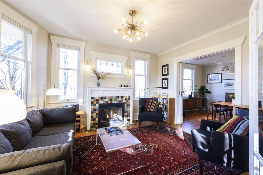 listing image 1103323390185395272