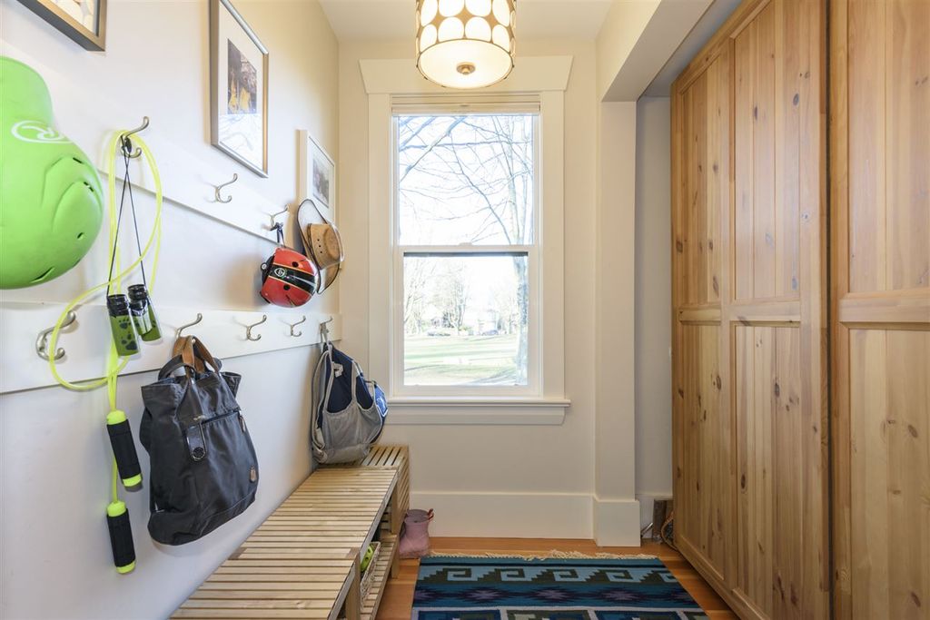 listing image 1107963108123649586