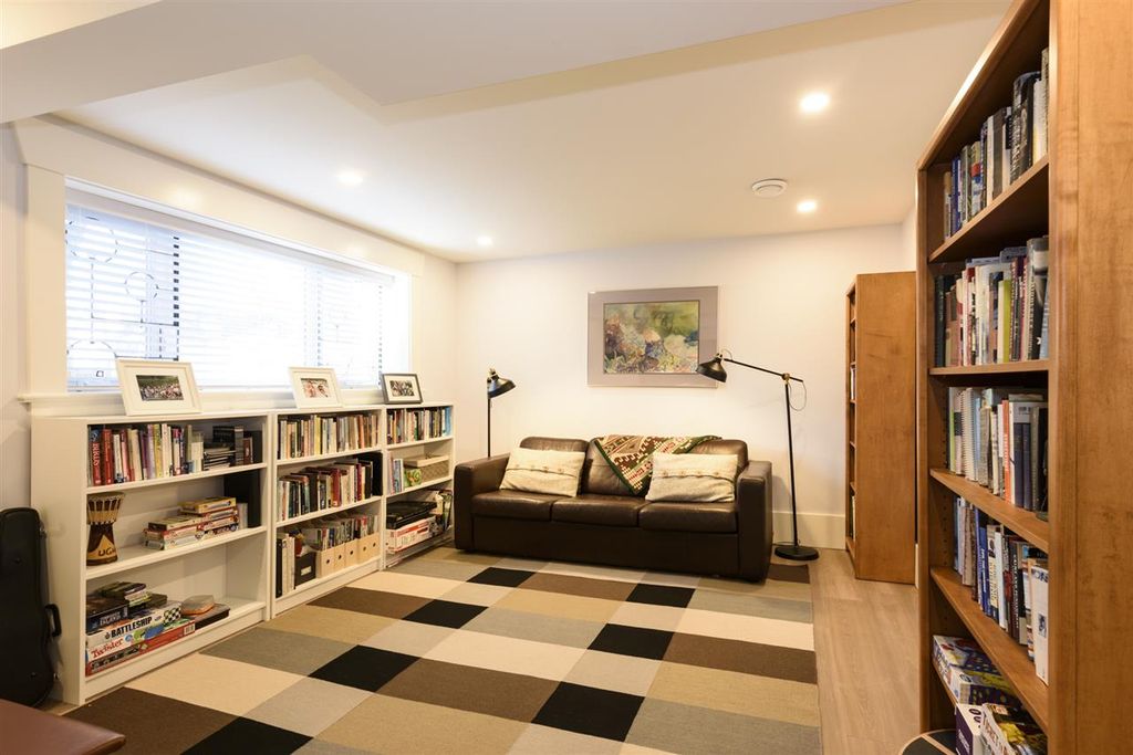 listing image 1104753992140460018