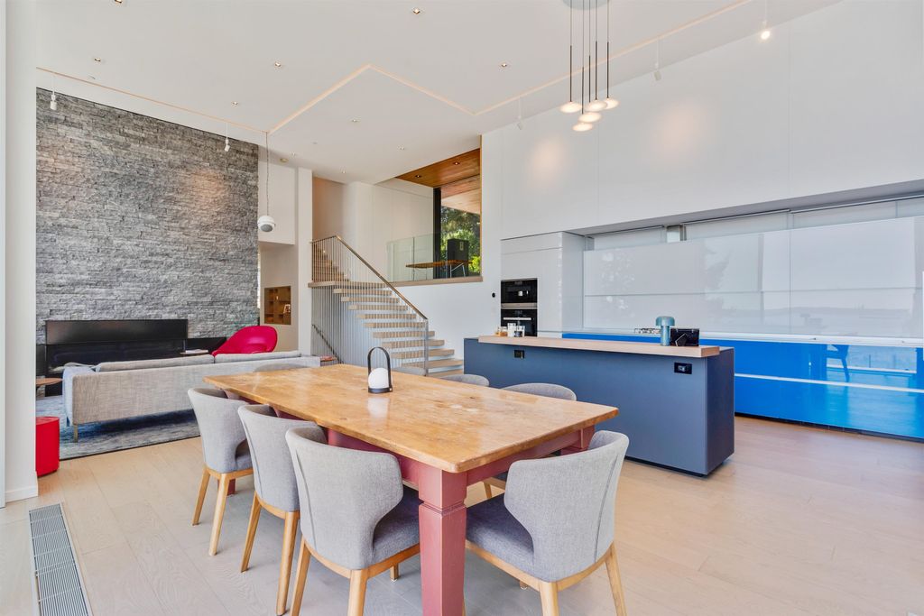 listing image 1106816682886395876