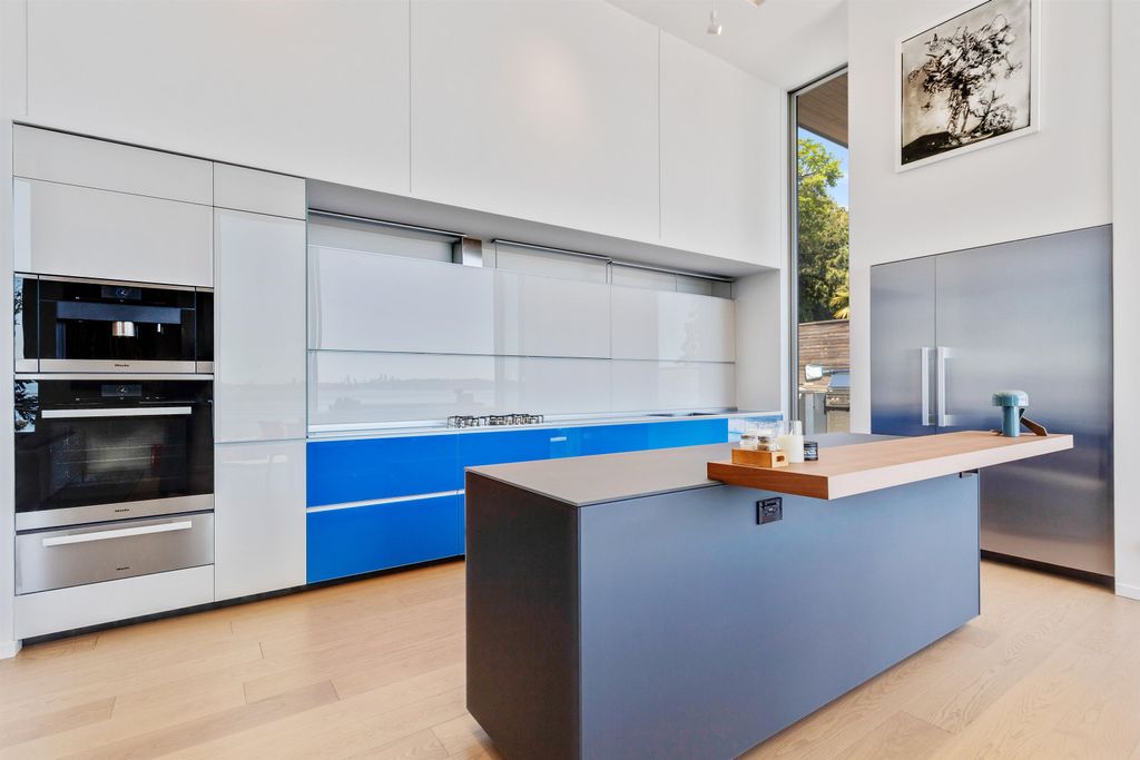 listing image 1104357368400576997