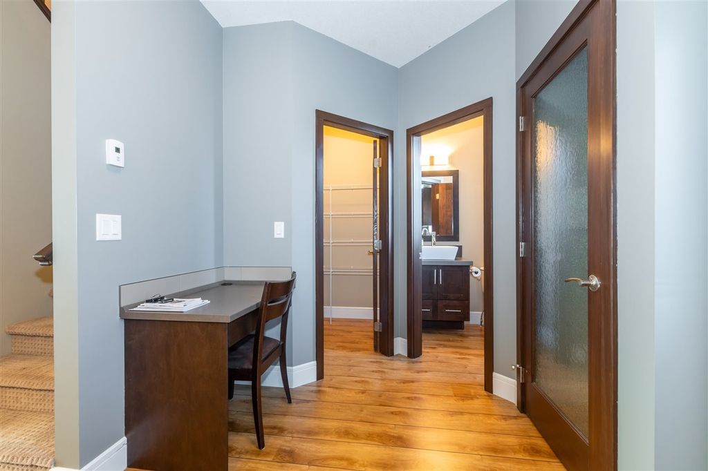 listing image 1109900862415085480