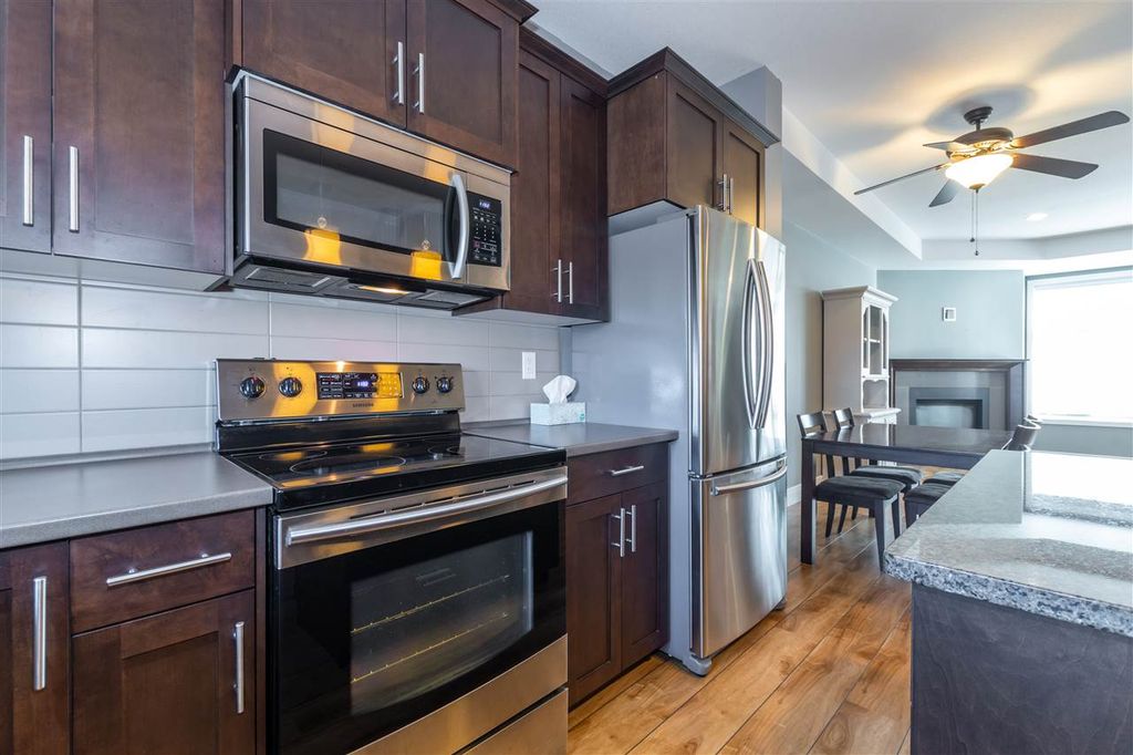 listing image 1106959522393275253