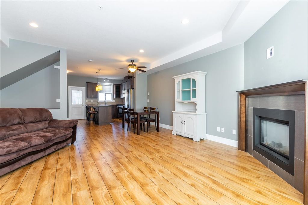listing image 1104120394240897637