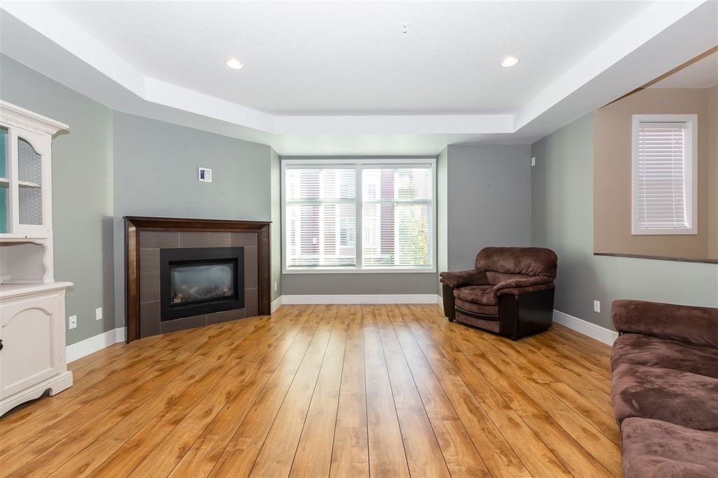 listing image 1107848694708827956