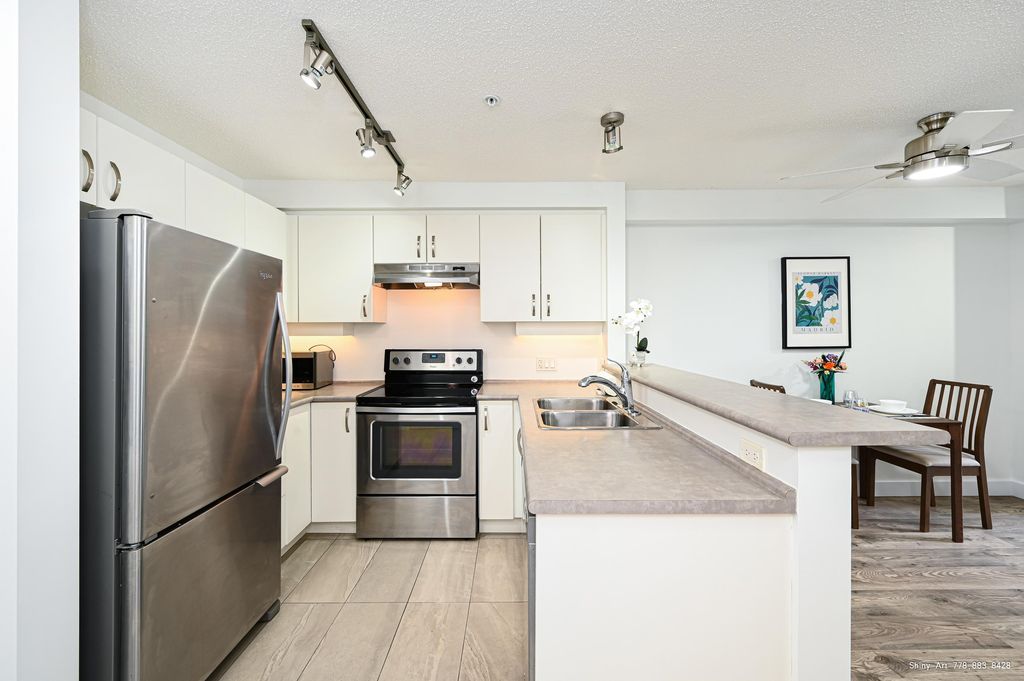 listing image 1106059580236159265