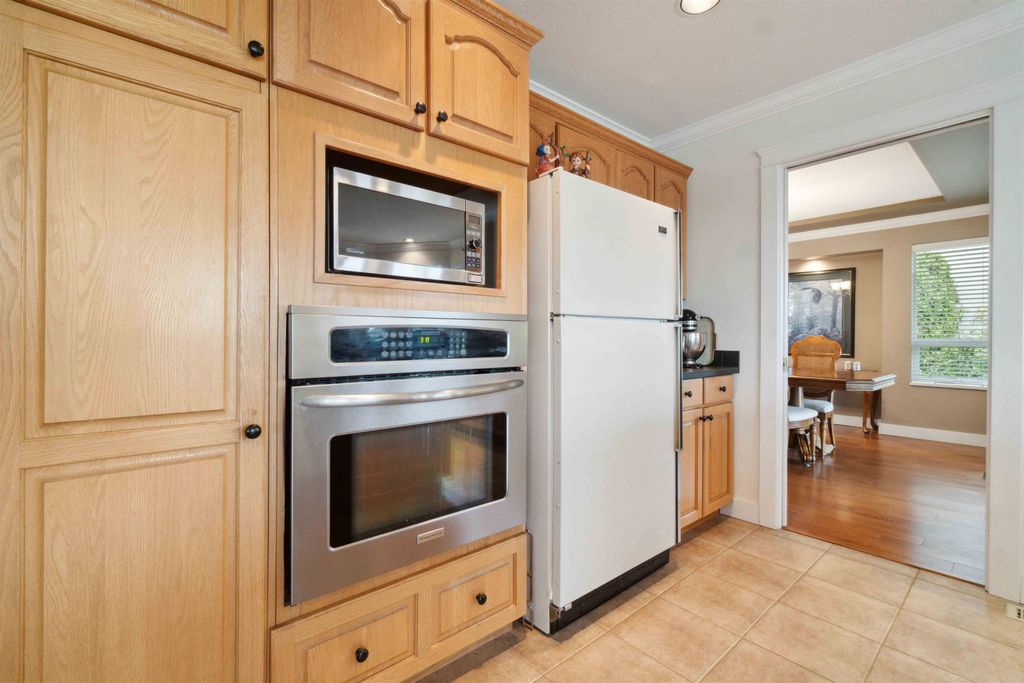 listing image 1102545401634329032