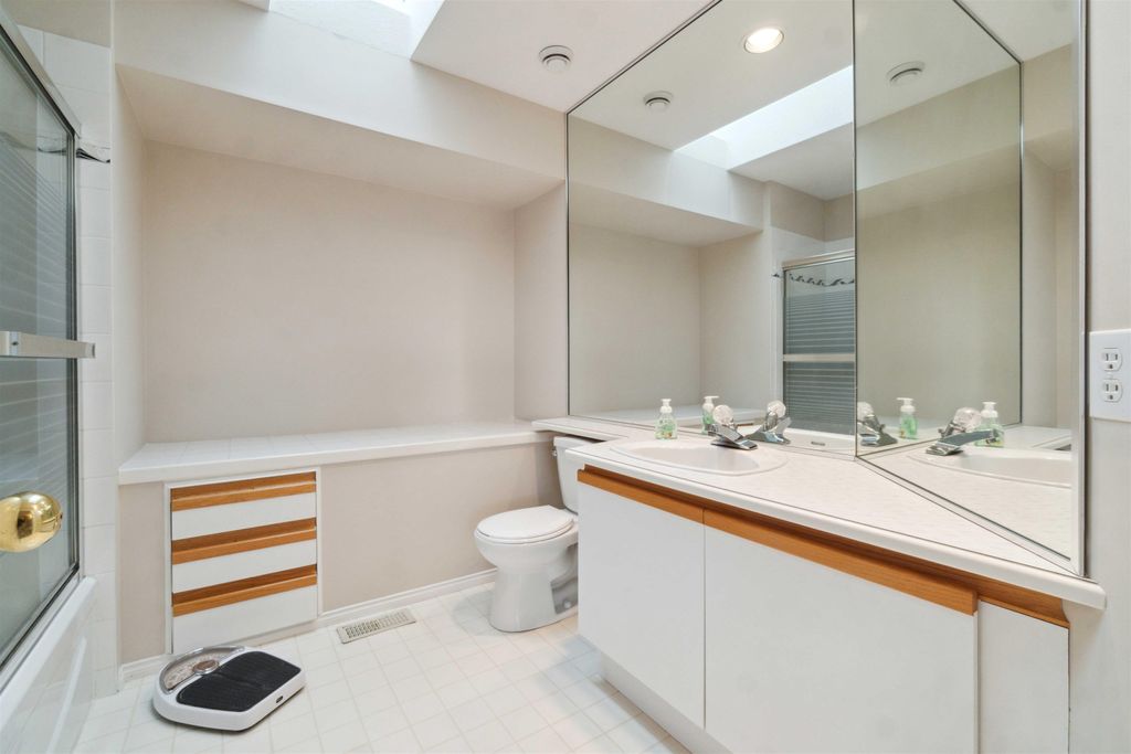 listing image 1105654633994019527