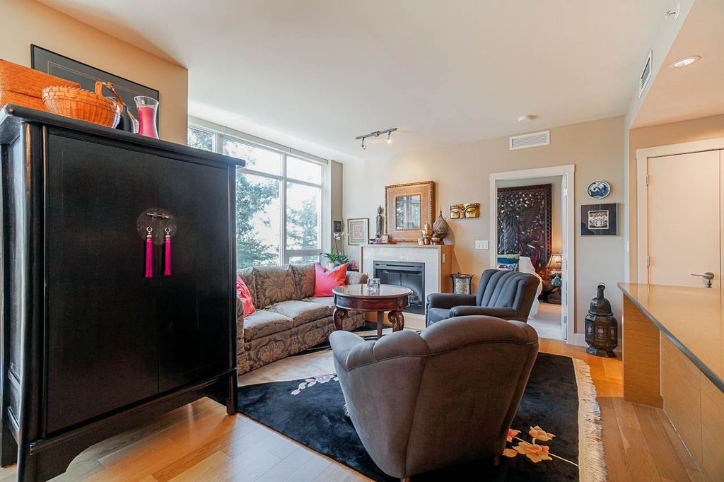 listing image 1102961530160513629