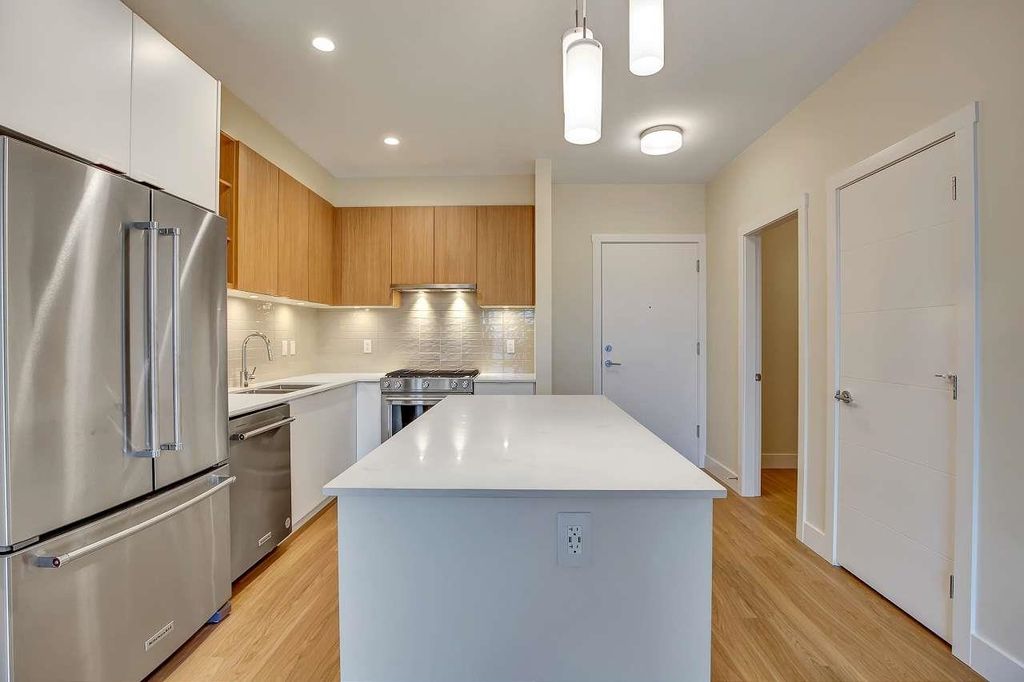 listing image 1101315399138586303