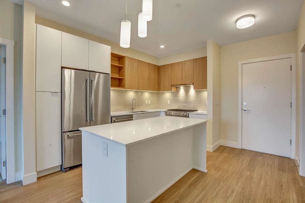 listing image 1102196378601640519