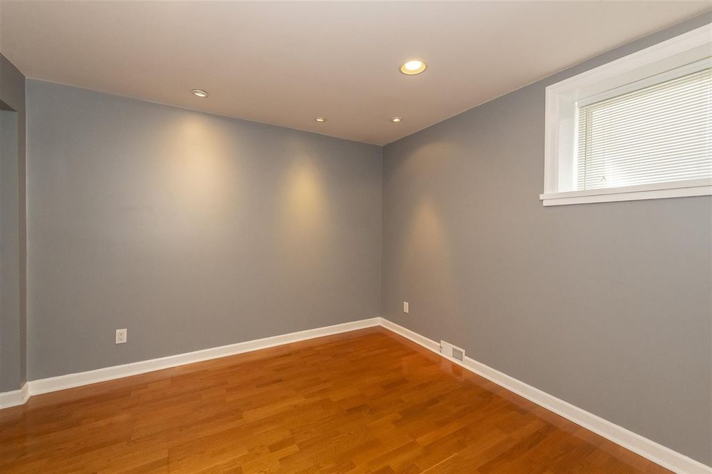 listing image 1105566003562847291