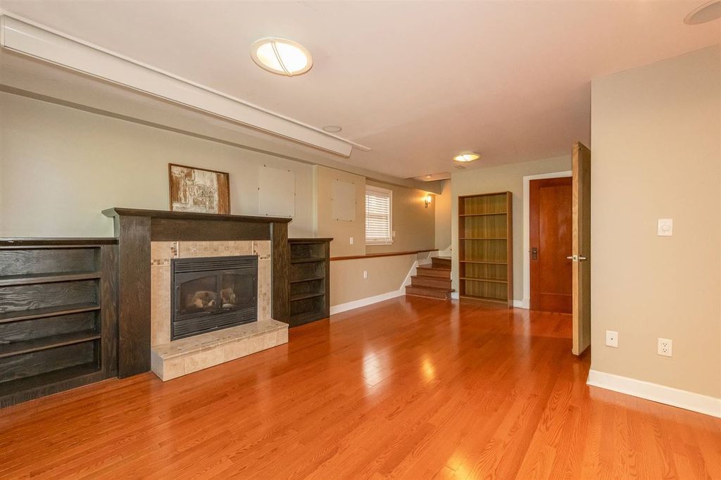 listing image 1103092362516602913