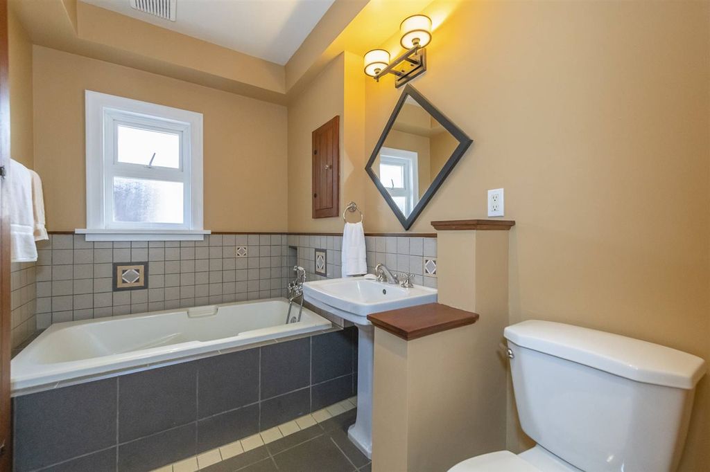 listing image 1100413137480478313