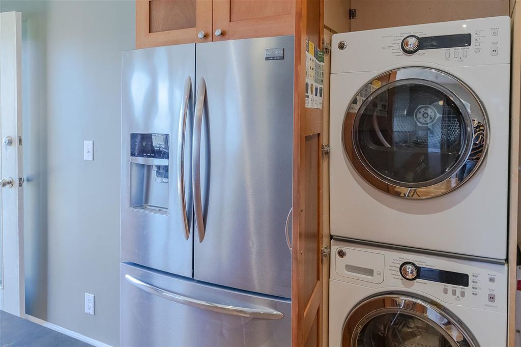 listing image 1102965295705713649